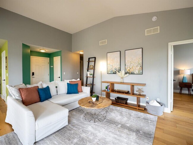 Building Photo - 6000 Shepherd Mountain Cove