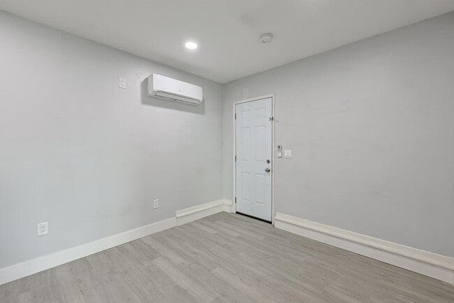 Building Photo - 3772 Clavelita St