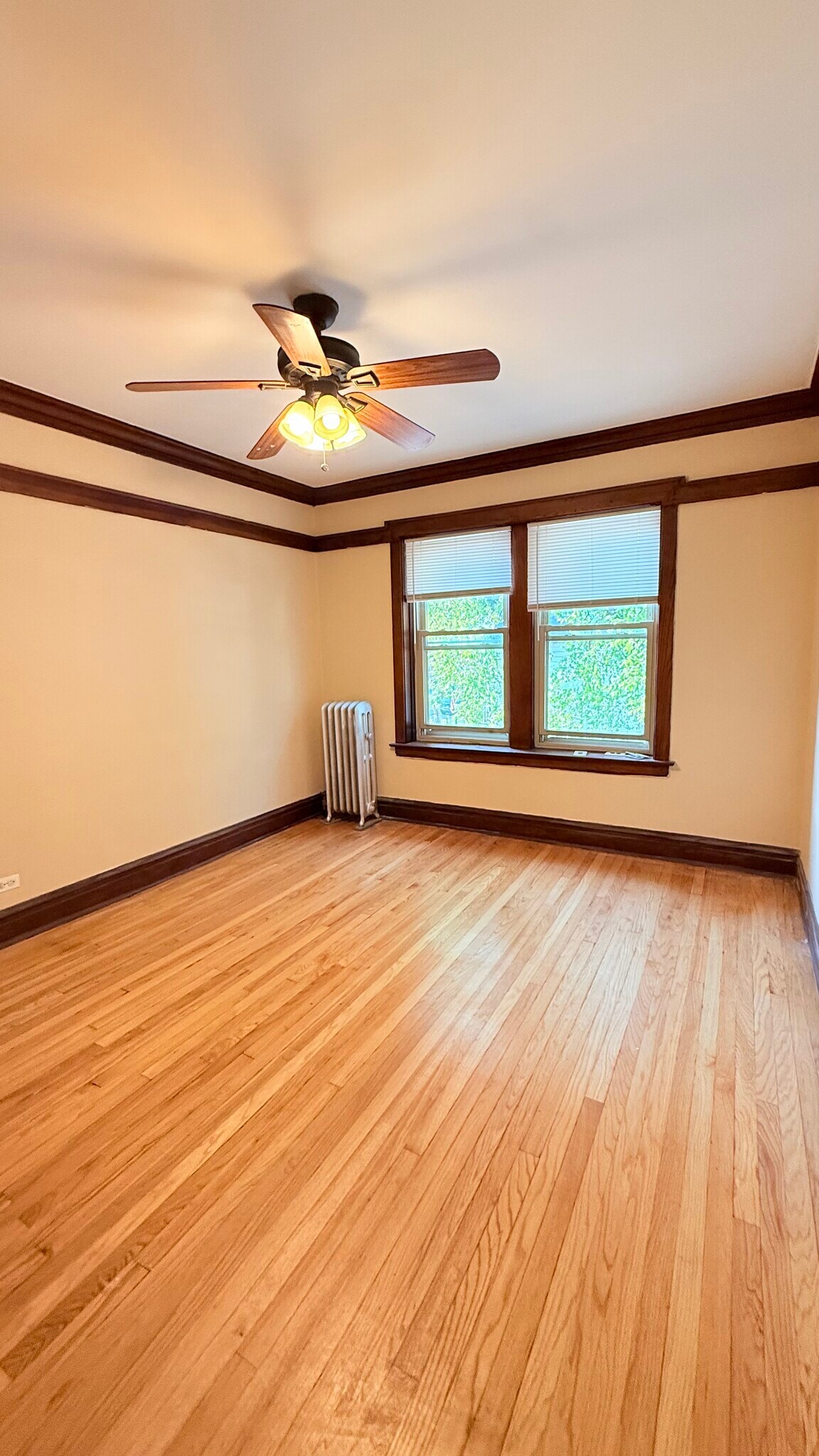 Building Photo - 4453 W Dickens Ave