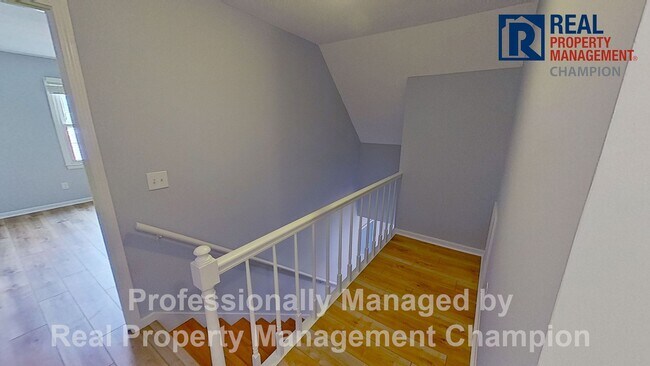 Building Photo - Charming Home Backing up to Arrowhead Park...