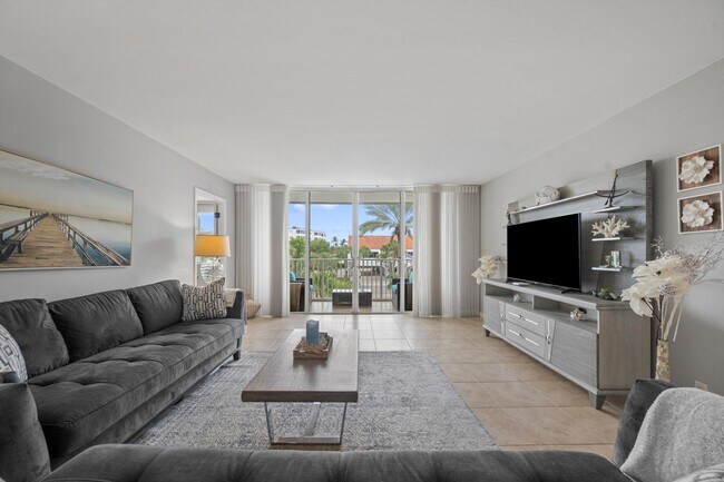 Building Photo - 2860 S Ocean Blvd