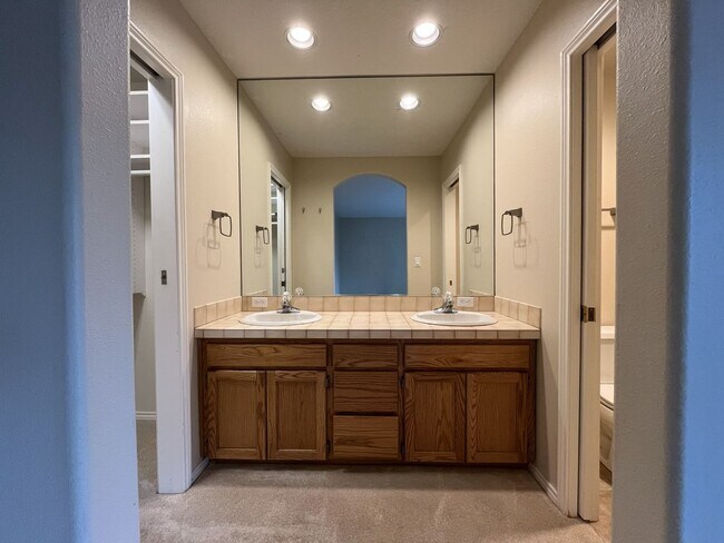 Building Photo - Elegant Home Offering Open Living Spaces, Spacious Primary Suite, and Nature-Inspired Yard