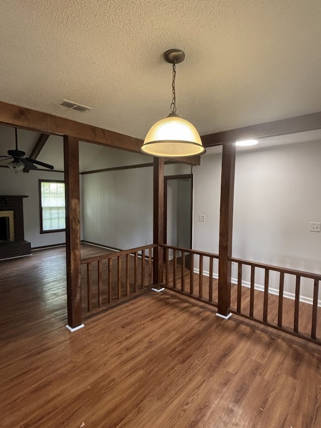 Building Photo - 3 Bed/2 Bath Ranch Style Home!