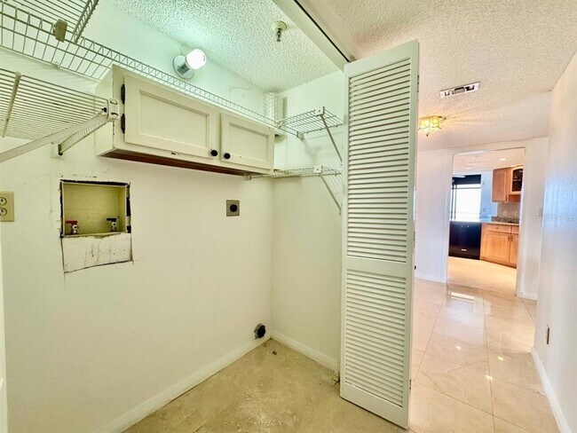 Building Photo - 5950 Pelican Bay Plaza S