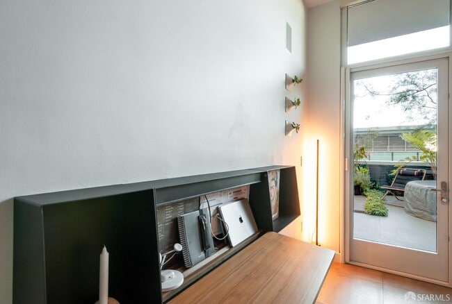 Building Photo - 1160 Mission St