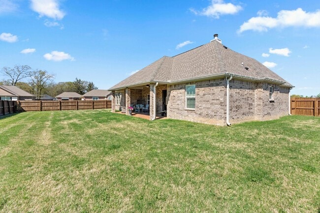 Building Photo - 1000 Stone Hill St