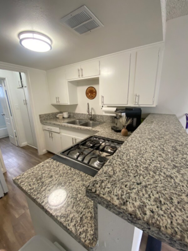 Building Photo - 820 S Walnut Ave