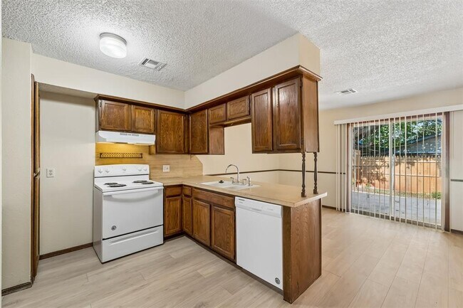Building Photo - 208 Hudson Pl