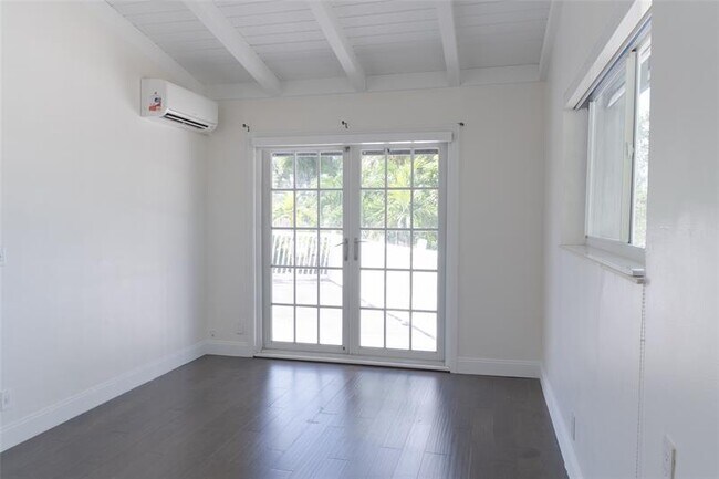 Building Photo - 2101 SW 33rd Ave