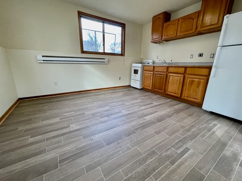 Building Photo - 902 W Lincoln Ave #2
