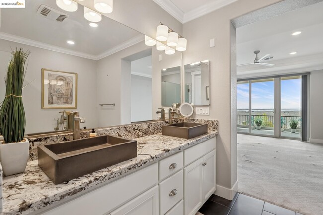 Building Photo - 6733 Skyview Dr