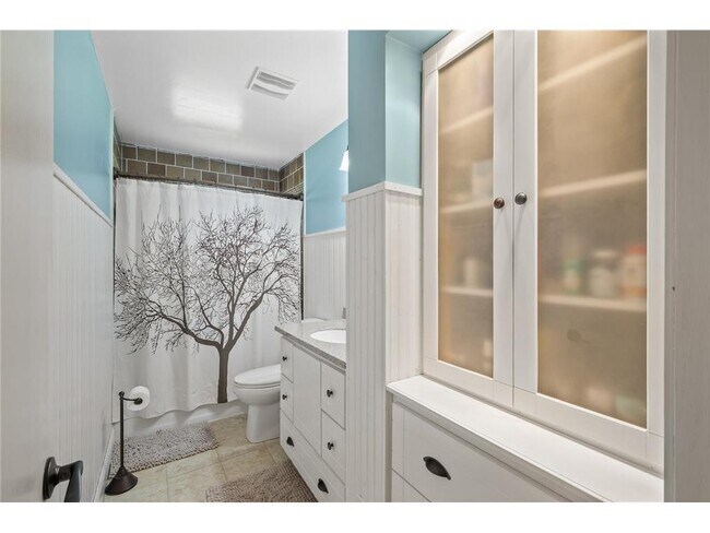 Building Photo - 9457 Saratoga Ln N