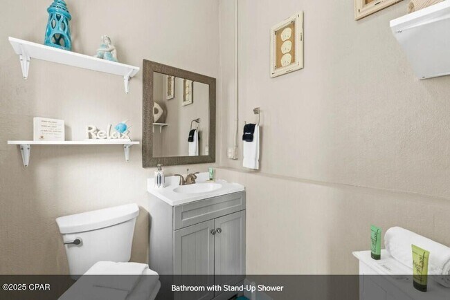 Building Photo - 204 Carol Pl