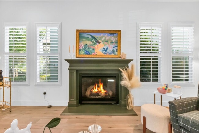 Building Photo - Stunning McKinley Village Home