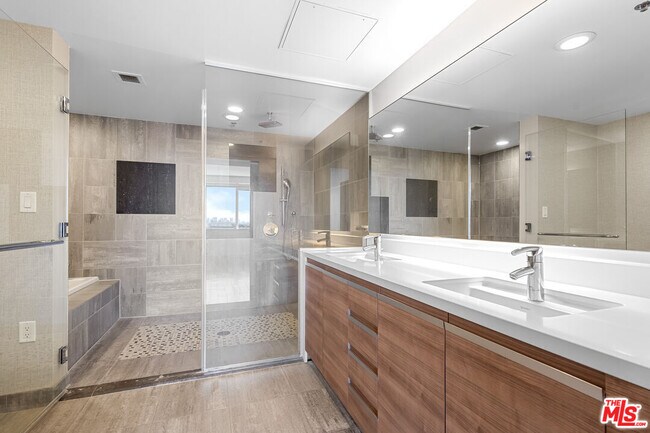 Building Photo - 3785 Wilshire Blvd