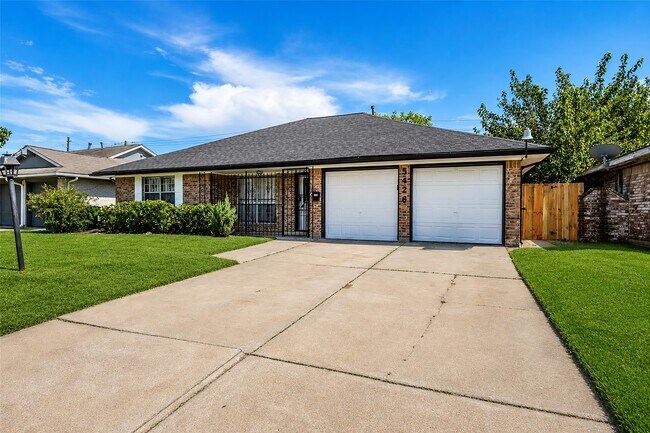 Building Photo - 5426 Fairgreen Ln