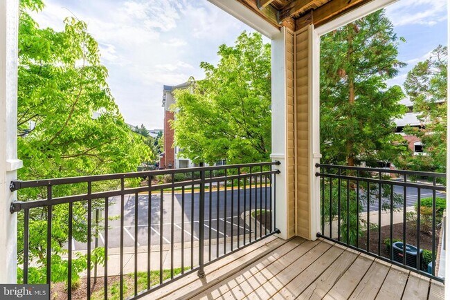 Building Photo - 12954 Centre Park Cir