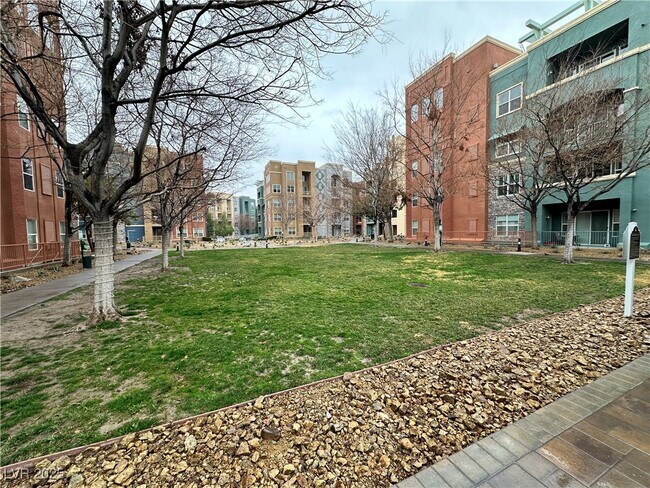 Building Photo - 56 E Serene Ave