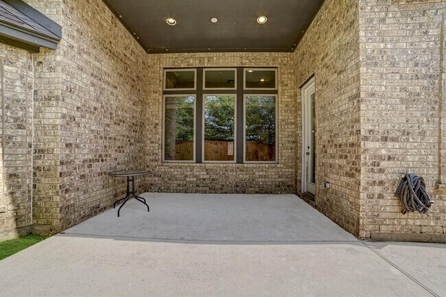 Building Photo - 18502 N Settlers Shore Dr