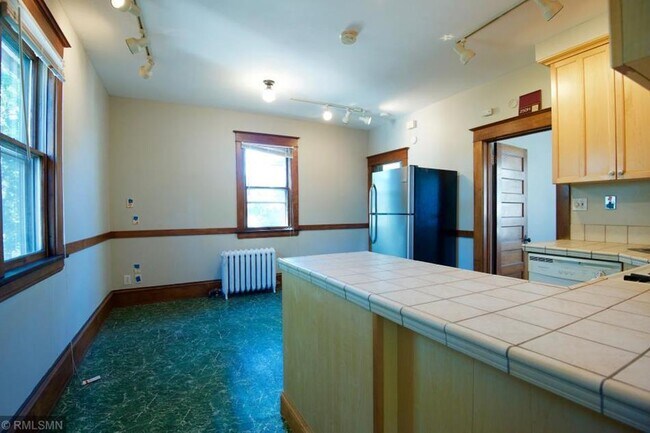 Kitchen - 1165 14th Ave SE