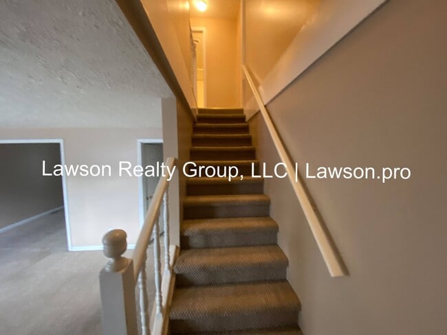 Building Photo - Charming Salem Townhome