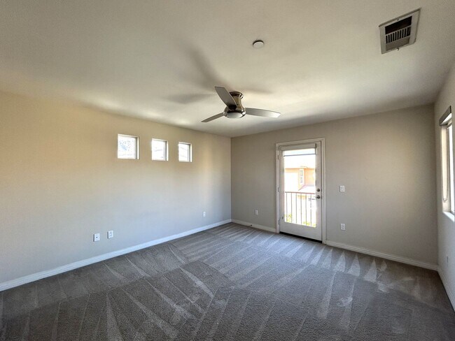 Building Photo - AVAILABLE NOW!! GORGEOUS 2 Bed 2.5 Bath Condo in La Quinta!