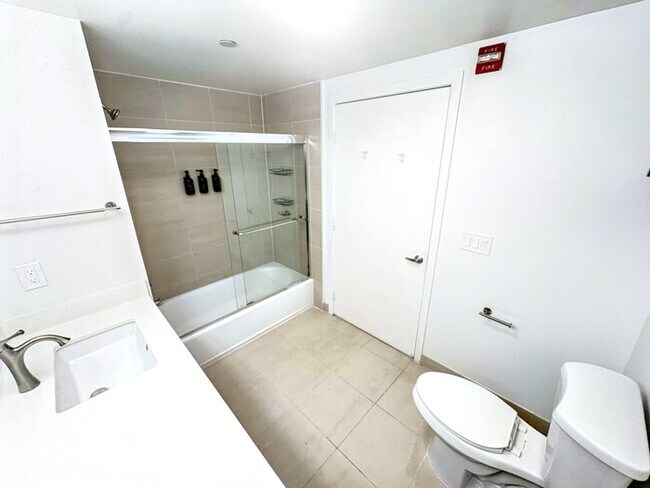 Building Photo - 2 Bed/2 Bath Condo with Underground Garage...