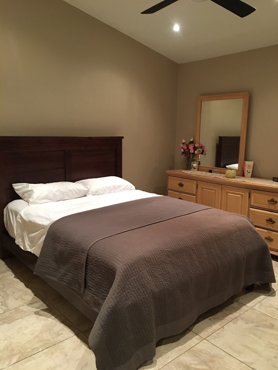 Master bedroom with queen bed - 137 Weatherstone Dr