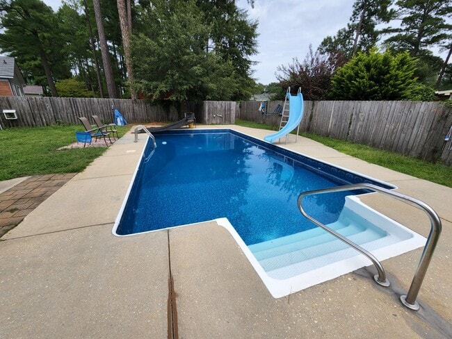 Building Photo - Staycation near everything Fayetteville