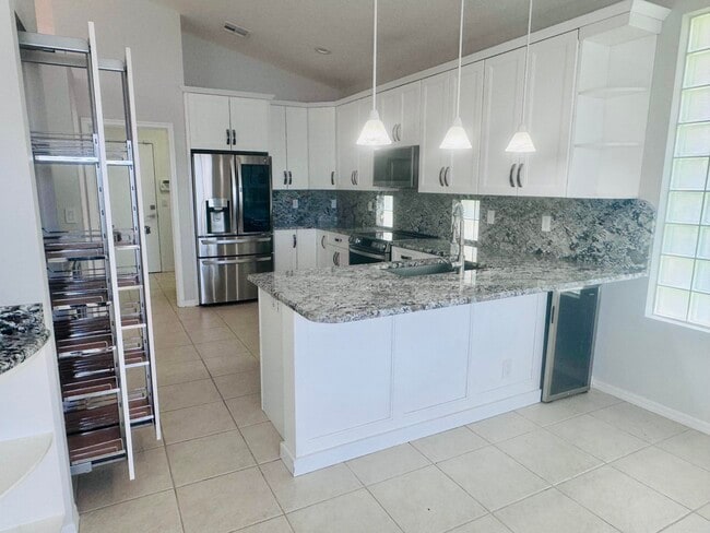 Building Photo - 9360 Cove Point Cir
