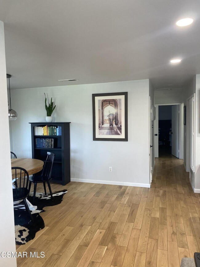 Building Photo - 2703 W Meadowwood