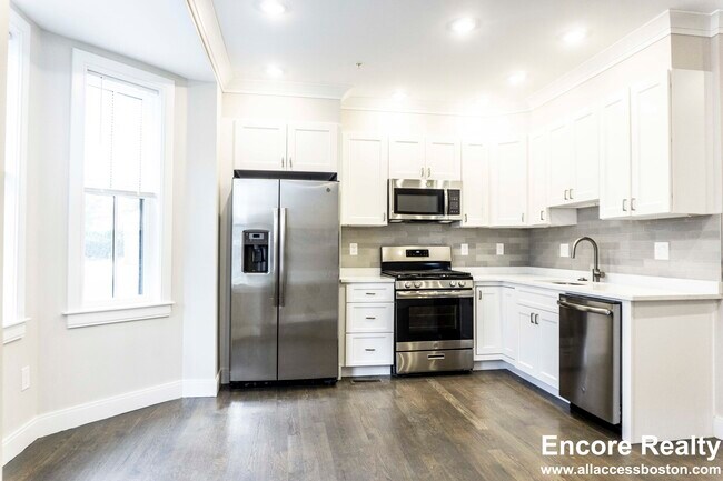 Building Photo - 79 Linden St