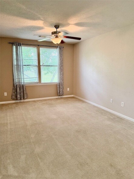 Building Photo - 16010 Limestone Lake Dr