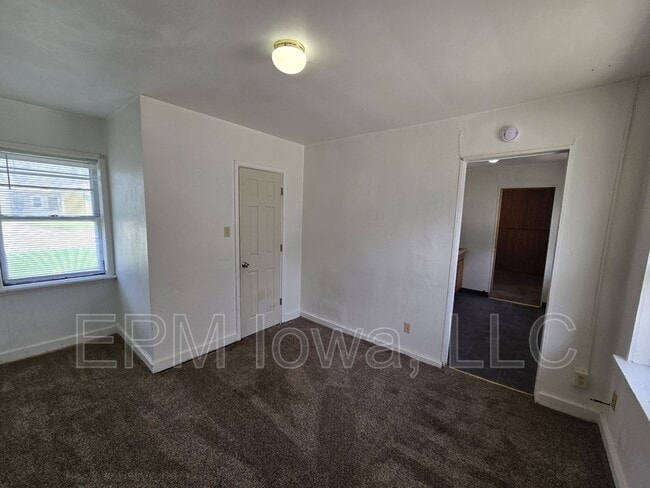 Building Photo - 2836 Independence Ave