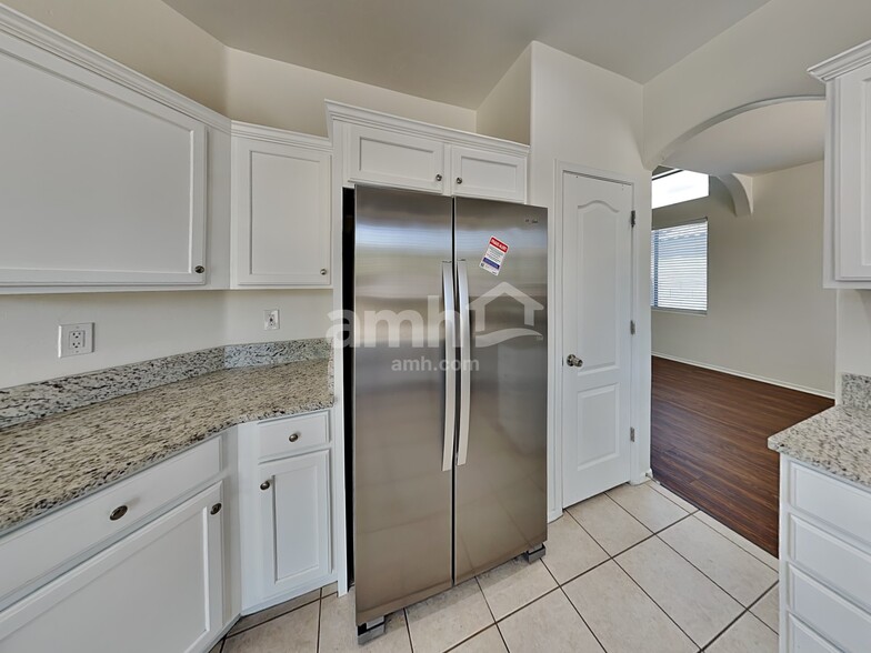 Building Photo - 6613 E Gehrig Ln