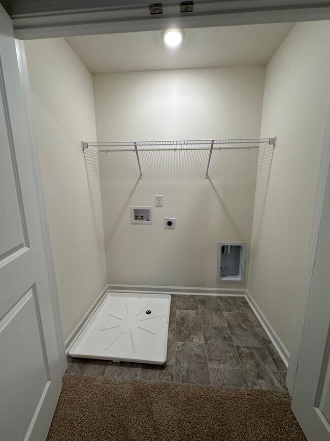 Building Photo - 3 Bedroom / 2.5 Bath Townhome Kingsport, TN