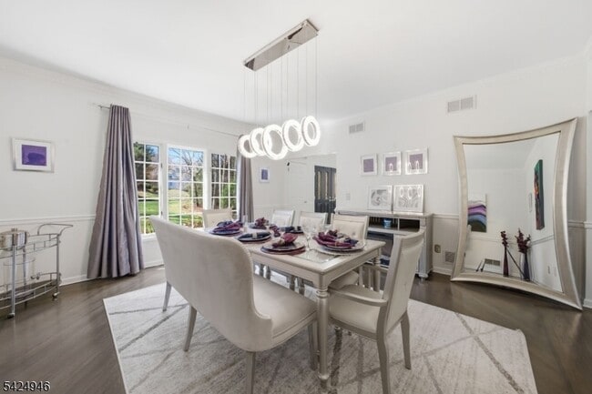 Building Photo - 11 Rosewood Ln