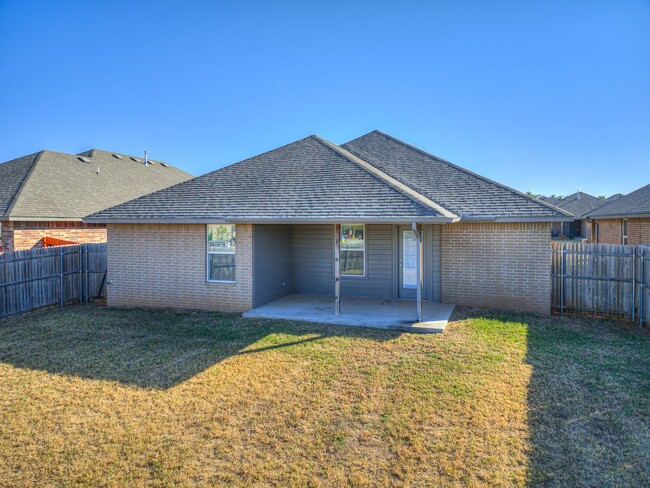 Building Photo - 4 Bedroom + Edmond Schools