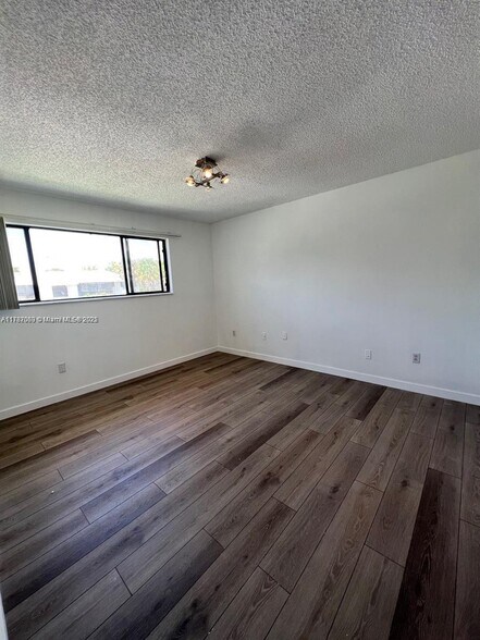 Building Photo - 9715 Hammocks Blvd