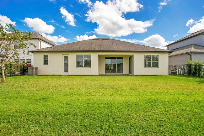 Building Photo - Spacious 4 Bed 3 Bath Home