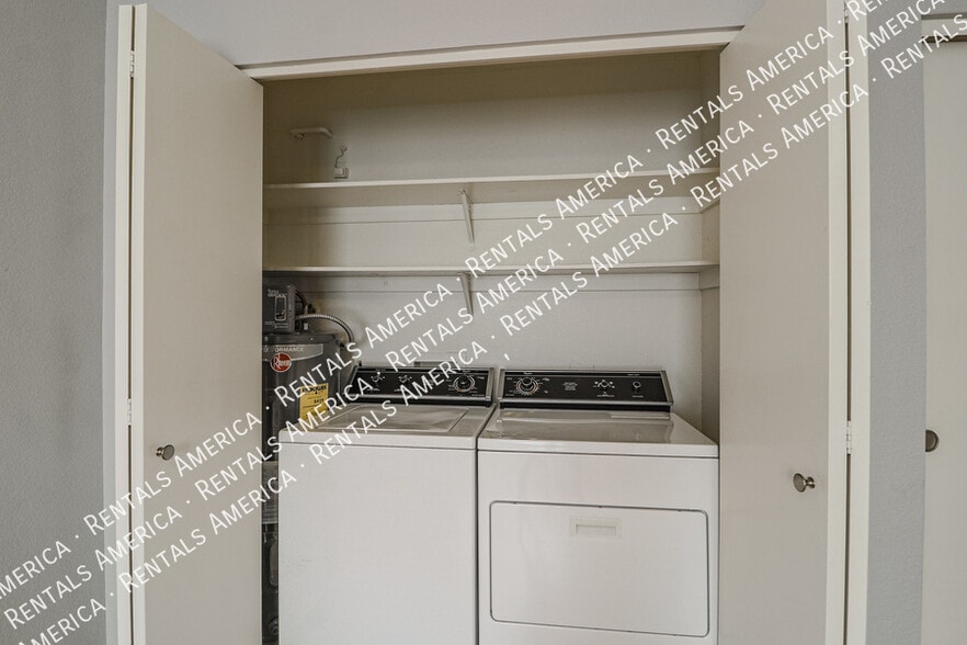 Building Photo - 195 N Cottonwood St