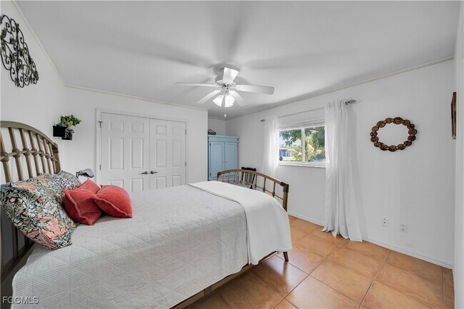 Building Photo - 1811 NE 5th Terrace