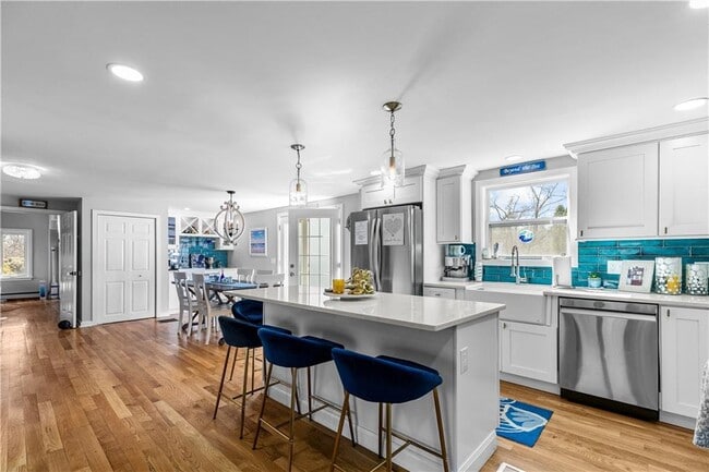 Building Photo - 391 Valley Rd