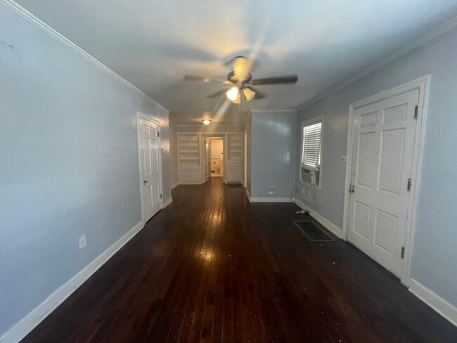 Building Photo - 1 bedroom duplex with washer and dryer