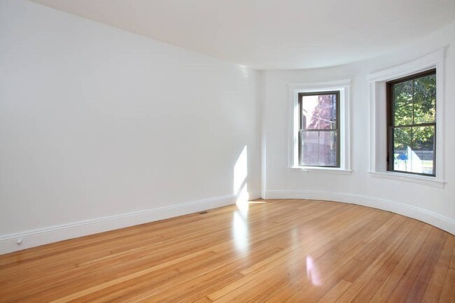 Building Photo - 1805 Beacon St