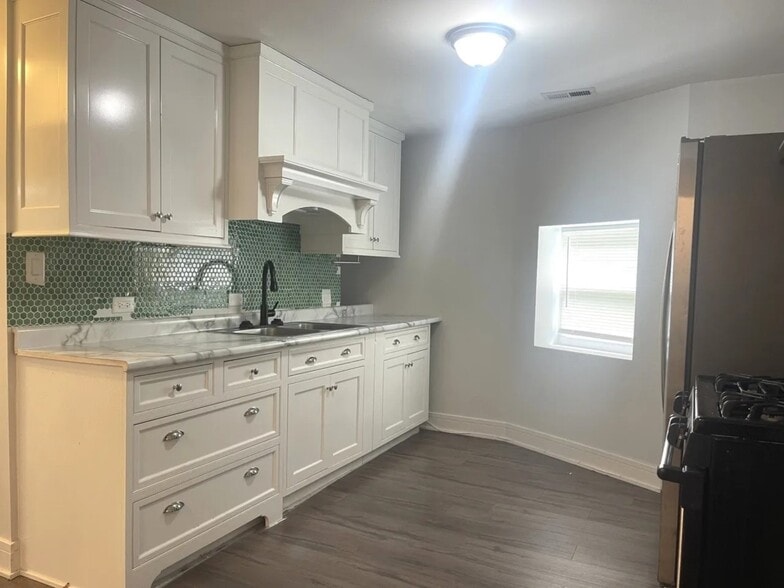 Building Photo - 2252 N Monticello Ave