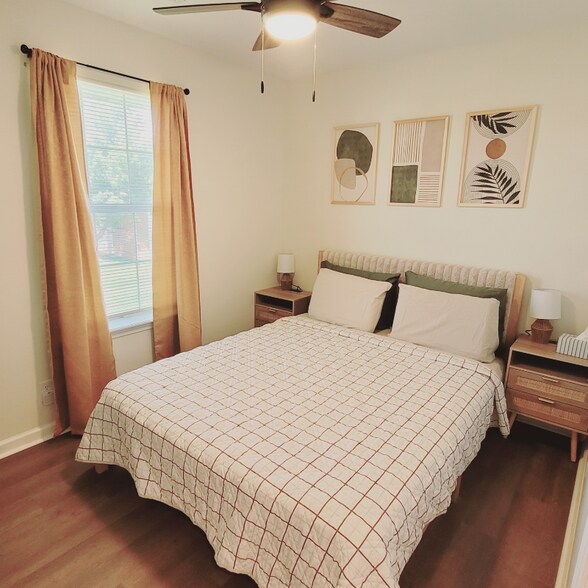 Building Photo - 253 White Oak Rd