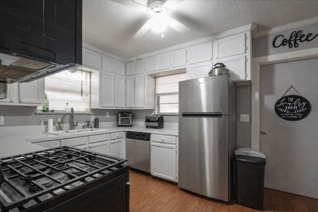 Building Photo - 201 S Cleveland St