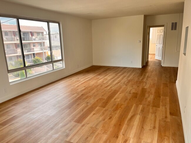Building Photo - 1343 N Sierra Bonita Ave