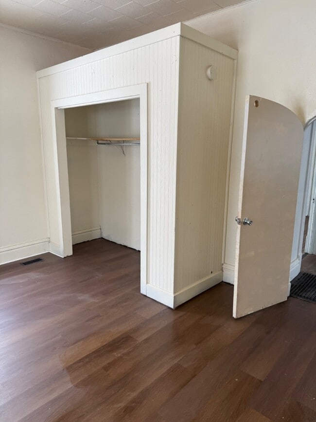 Building Photo - 1460 N Edward St